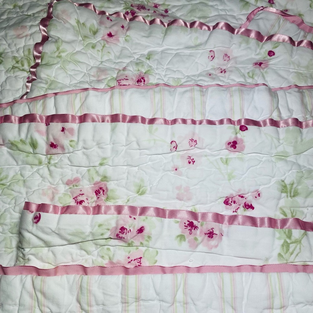 Simply Shabby Chic Full Reversible Quilt Cherry Blossom Pink Satin - Picture 7 of 8